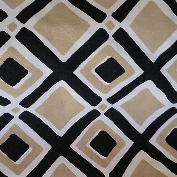 Gorgeous Tunic Top - EUC - such sweet details sown into it - size large - Picture 4 of 8